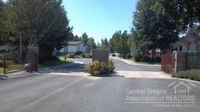 2606 SW Mariposa Loop unit 19, Redmond, OR 97756 - photo 2