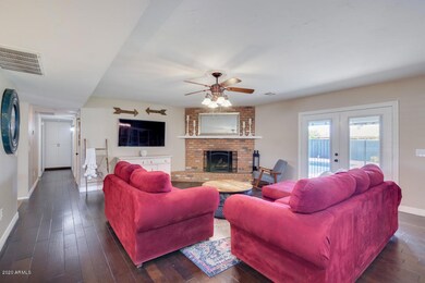 Family room W/Fireplace