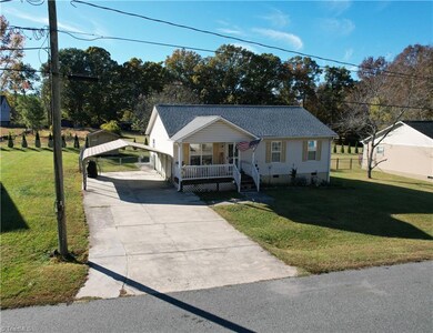 85 N Snider St, Denton, NC 27239 - photo 6