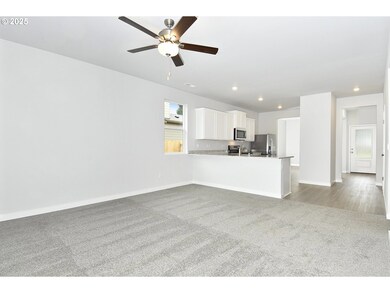 5909 NE 68th St, Vancouver, WA 98661 - photo 4