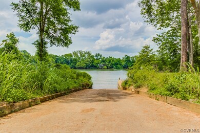 View of the river access ramp at the Huguenot Hund