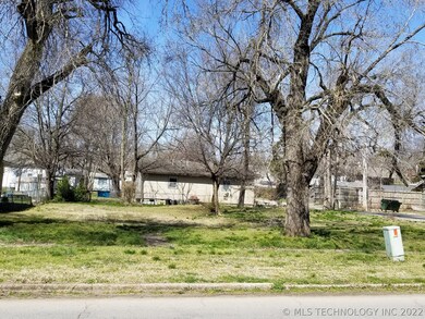 320 S Cherokee Ave, Tahlequah, OK 74464 - photo 4