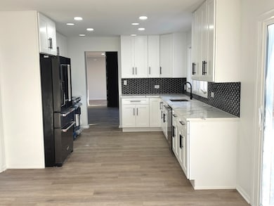 806 Wildwood Ct, Oak Brook, IL 60523 - photo 6