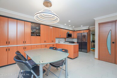 (7) KITCHEN