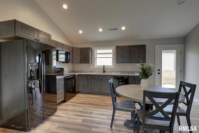 2807 N 23rd St, Quincy, IL 62305 - photo 3