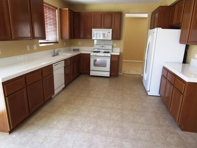 3304 Palm Frond St, Rosamond, CA 93560 - photo 4