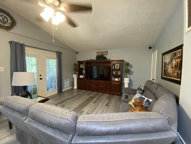 40 N Lakeshore Dr, Louisa, VA 23093 - photo 3