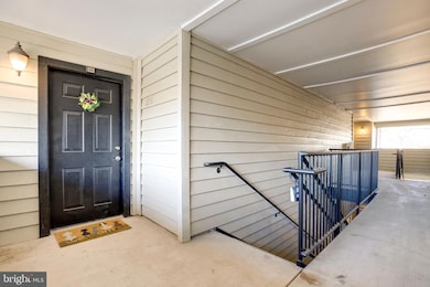 12154 Penderview Terrace unit 1231, Fairfax, VA 22033 - photo 3