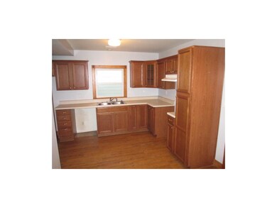 407 9th St, Osawatomie, KS 66064 - photo 3