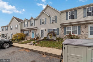 39 Laurel Dr, Myerstown, PA 17067 - photo 2