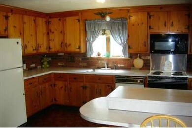 28 Paine St, Wellesley Hills, MA 02481 - photo 3