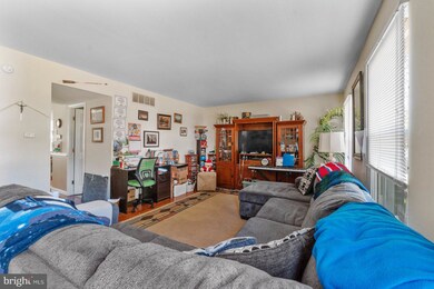 1529 Harford Square Dr, Edgewood, MD 21040 - photo 3