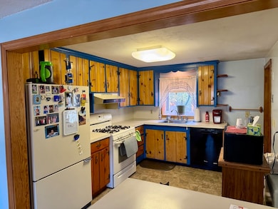 31 Pineywood Rd, Southwick, MA 01077 - photo 3