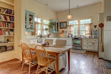425 W St John-14