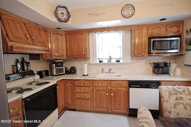 233 FISHER 1FLR 2D PIC KITCHEN