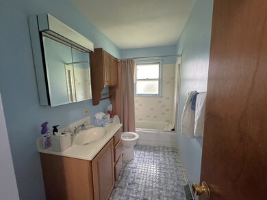 1372 Algonquin Dr, Elgin, IL 60120 - photo 5