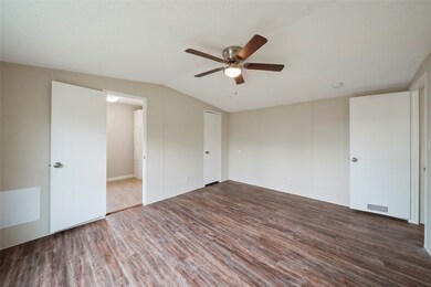113 Country Oaks St unit 3, Brazoria, TX 77422 - photo 7