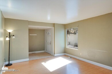 04-Living Room_ELI05422_blended-Edit