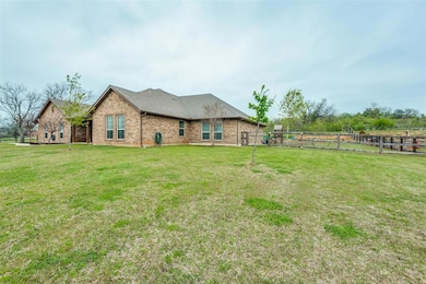 104 S Casey Ct, Springtown, TX 76082 - photo 3