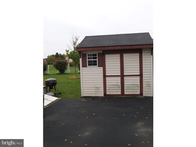 2648 Halleck Dr, Whitehall, PA 18052 - photo 5