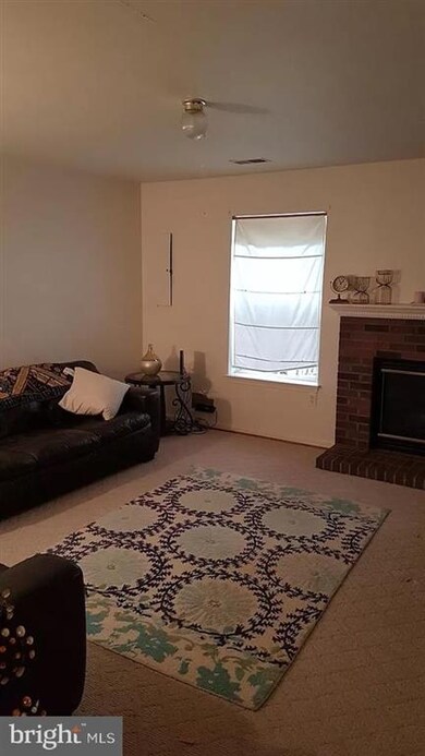 2437 Fox Mine Ln, Herndon, VA 20171 - photo 3