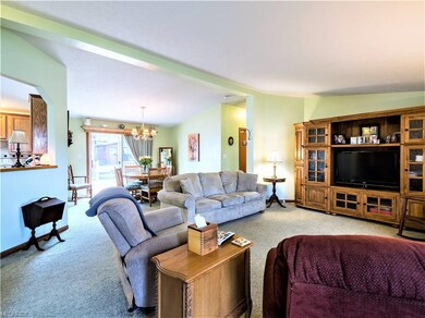* VAULTED CEILINGS, OPEN FLOOR PLAN! ~