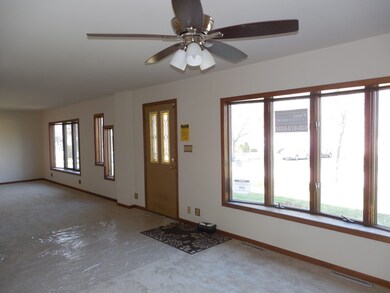 575 N Howard Ave, Elmhurst, IL 60126 - photo 4