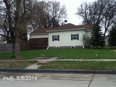 1818-1 1524 5th St N summer