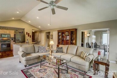 15 Gray Wolf Ln, Hendersonville, NC 28792 - photo 6