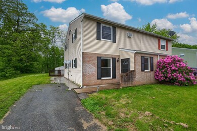578 Creekside Ln, Mount Joy, PA 17552 - photo 2