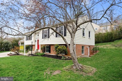 6903 Lamp Post Ln, Alexandria, VA 22306 - photo 3