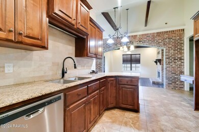 8-web-or-mls-403 Brooks Passage-8