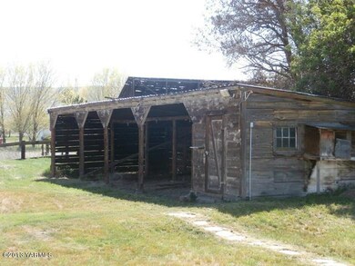 561-923500-barn stable