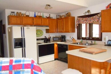 3017 Braintree Ct, Bushkill, PA 18324 - photo 2