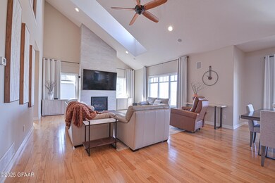 1586 Kings View Dr, Grand Forks, ND 58201 - photo 7