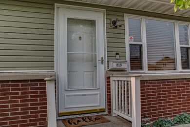 819 Timmons Dr, Tuscola, IL 61953 - photo 4