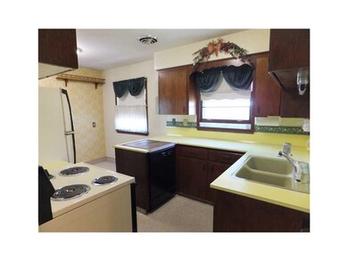 Kitchen. The cabinets are original and in fantasti