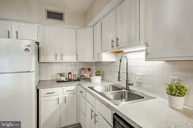 10313 Valley Forge Cir unit 313, King of Prussia, PA 19406 - photo 6