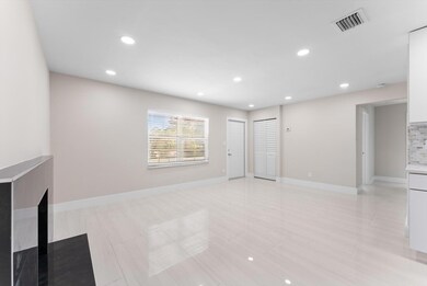 2329 West Dr, West Palm Beach, FL 33409 - photo 5