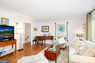 11110 Forest Edge Dr, Reston, VA 20190 - photo 2