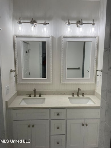 108 MASTER VANITY