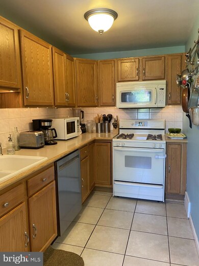 809 Surrey Ln, Glenolden, PA 19036 - photo 3