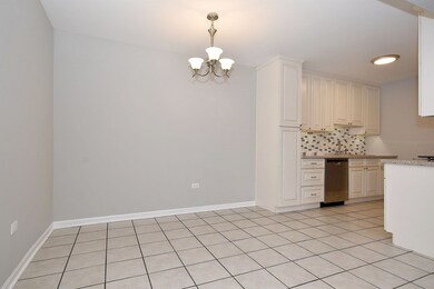 1674 Ishnala Dr unit 202, Naperville, IL 60565 - photo 3