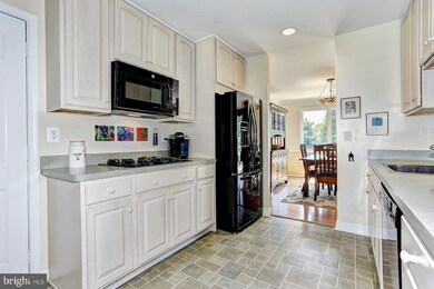 626 Falmouth Ct, Sykesville, MD 21784 - photo 4