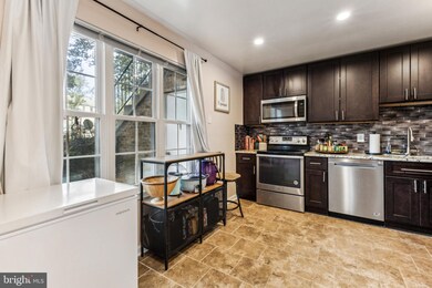 16294 Taconic Cir, Dumfries, VA 22025 - photo 6