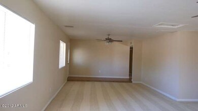 LIVNG ROOM/ENTRY
