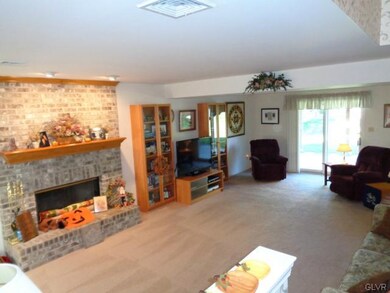 4535 Hoffman Dr, Whitehall, PA 18052 - photo 4