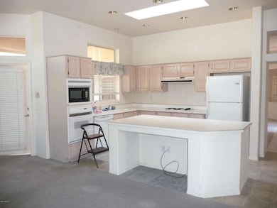 Arizona room to kitchen