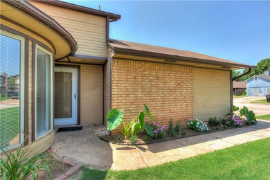 2318 Cedar Brook Dr, Moore, OK 73160 - photo 4