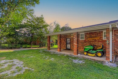 Great covered patio area !